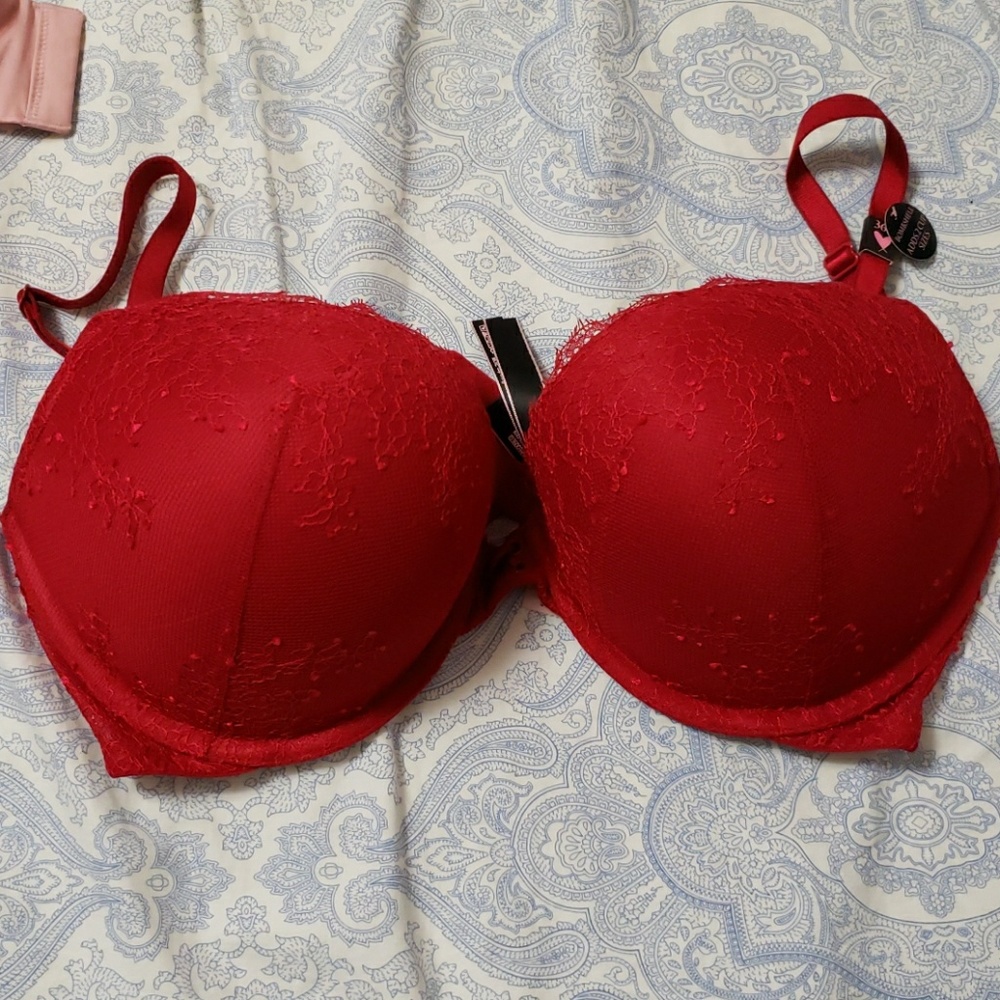 Red lace Bombshell bra NWT